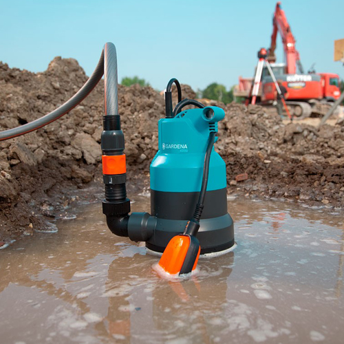 Откачка воды из канавы